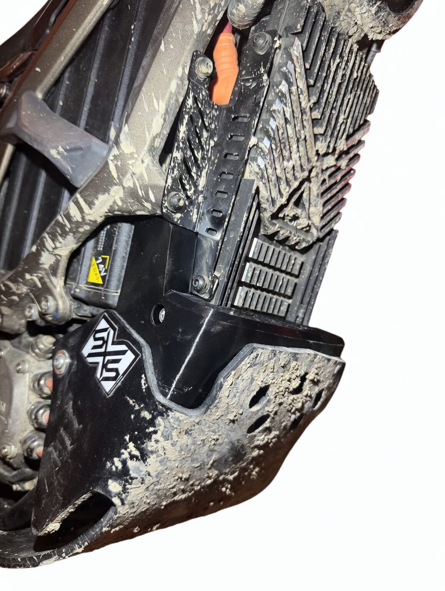 Surron Ultra Bee AXON / SXS Skid plate mud deflector
